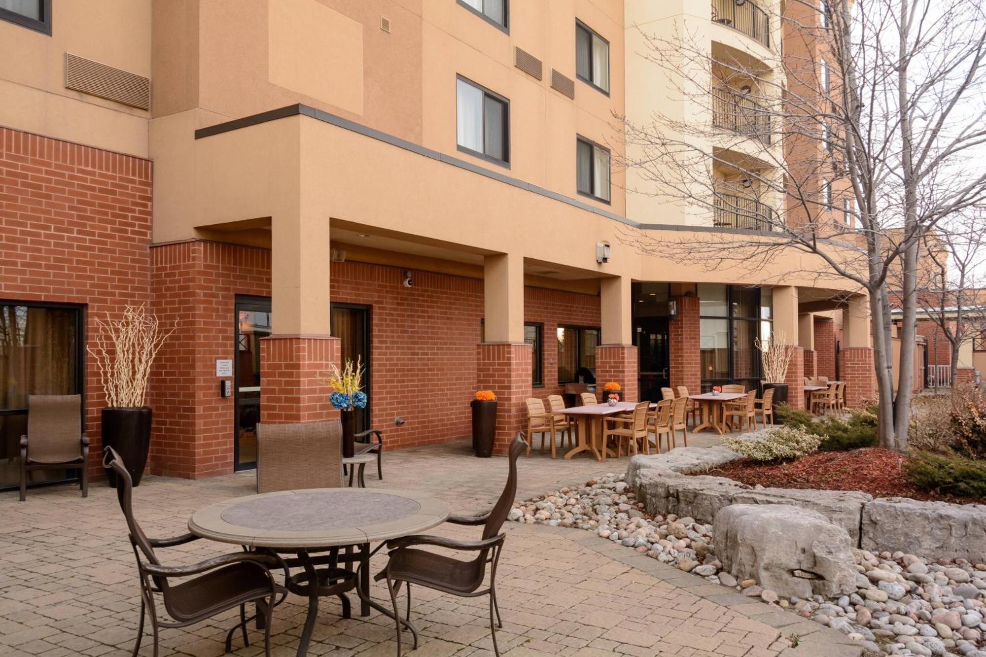 Courtyard By Marriott Toronto Brampton Hotel Buitenkant foto