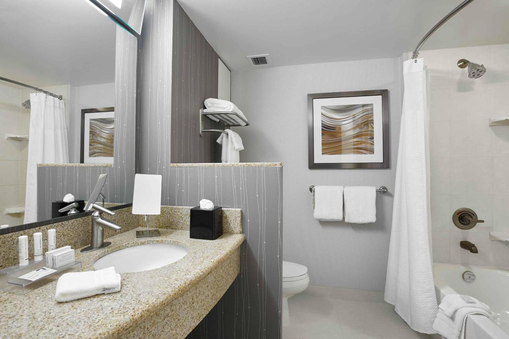 Courtyard By Marriott Toronto Brampton Hotel Buitenkant foto